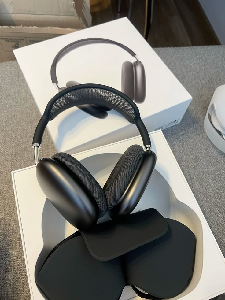 Airpods Max Wireless Over-Ear Headphones with 100% Active Noise Cancellation-High Bass 40mm Sound Drivers with 3D Spatial Audio ( Magnetic Ear Cups)